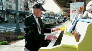 Thor Tunold plays O&#39;Canada anthem on piano in Chilliwack BC