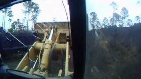 cat 953c loading a dump truck