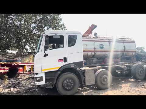 MEENAKSHI ROADLINES. Tank changing process tanker truck