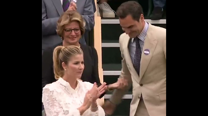 Roger Federer received a standing ovation as he made his entrance at Wimbledon 👏 #shorts