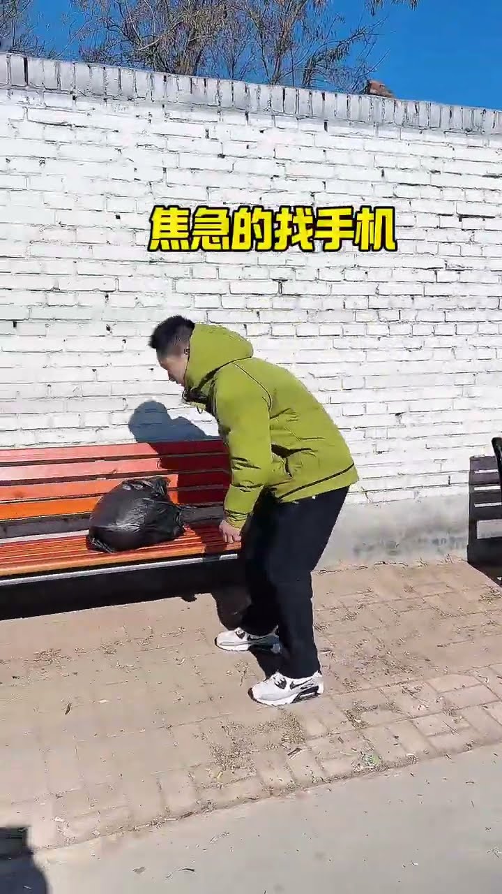 儿子去扔垃圾捡到手机，没想到他会这样做！#Cute baby#Cute#呆萌小米宝#聪明宝宝#萌娃