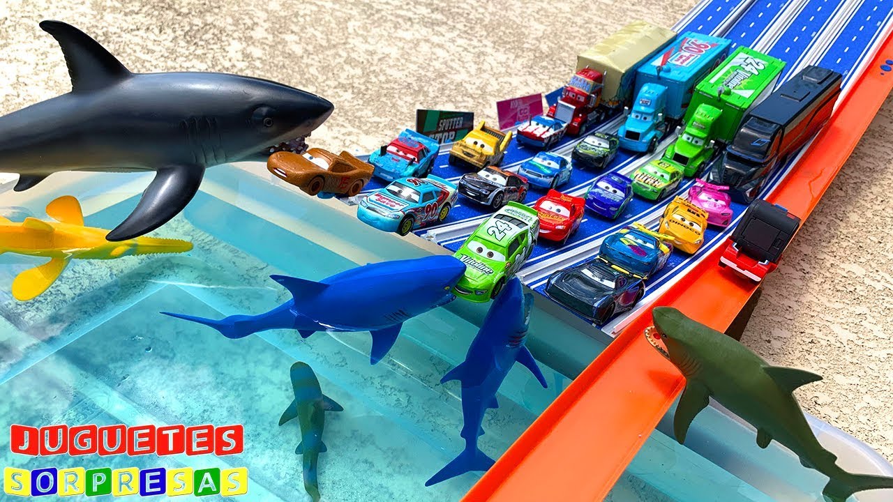 TRANSPORTADOR DE JACKSON STORM CARS 3 CAMPEONATO CON RAYO MCQUEEN Carros de Carrera DISNEY