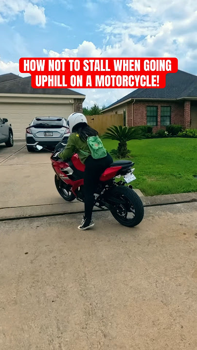 CARA AGAR TIDAK NGEMPAR SAAT MENDAKI MOTOR! 🤔 #CelanaPanjang #Biker #Motor #Bikergirl