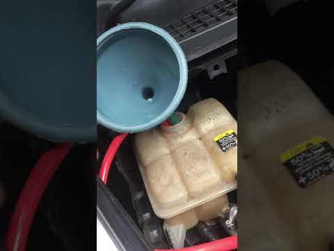 Ford Escape 2014 Coolant in oil Reservoire - YouTube