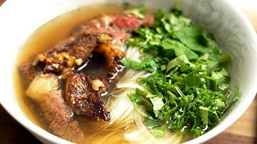Garlicky Beef Pho – Hanoi-Style Pho in 30 Minutes with Ribeye & Chicken Stock