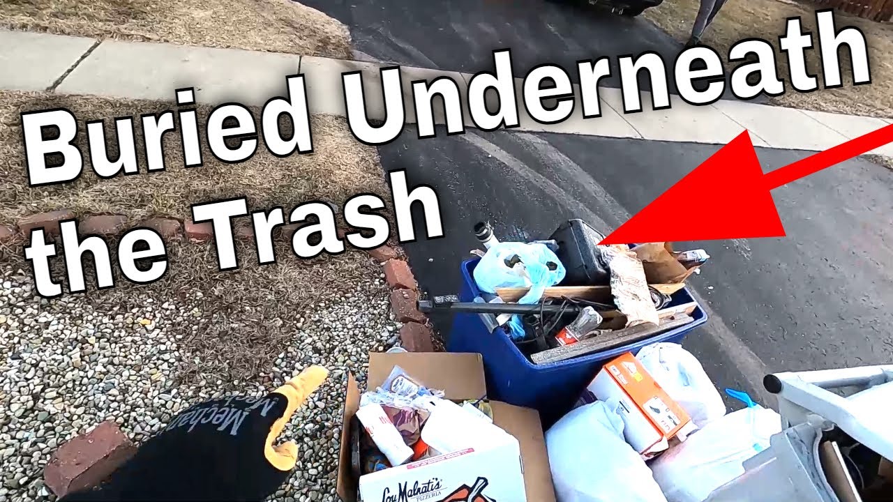 Мусорщик почти добился своего — День мусора у торгового центра