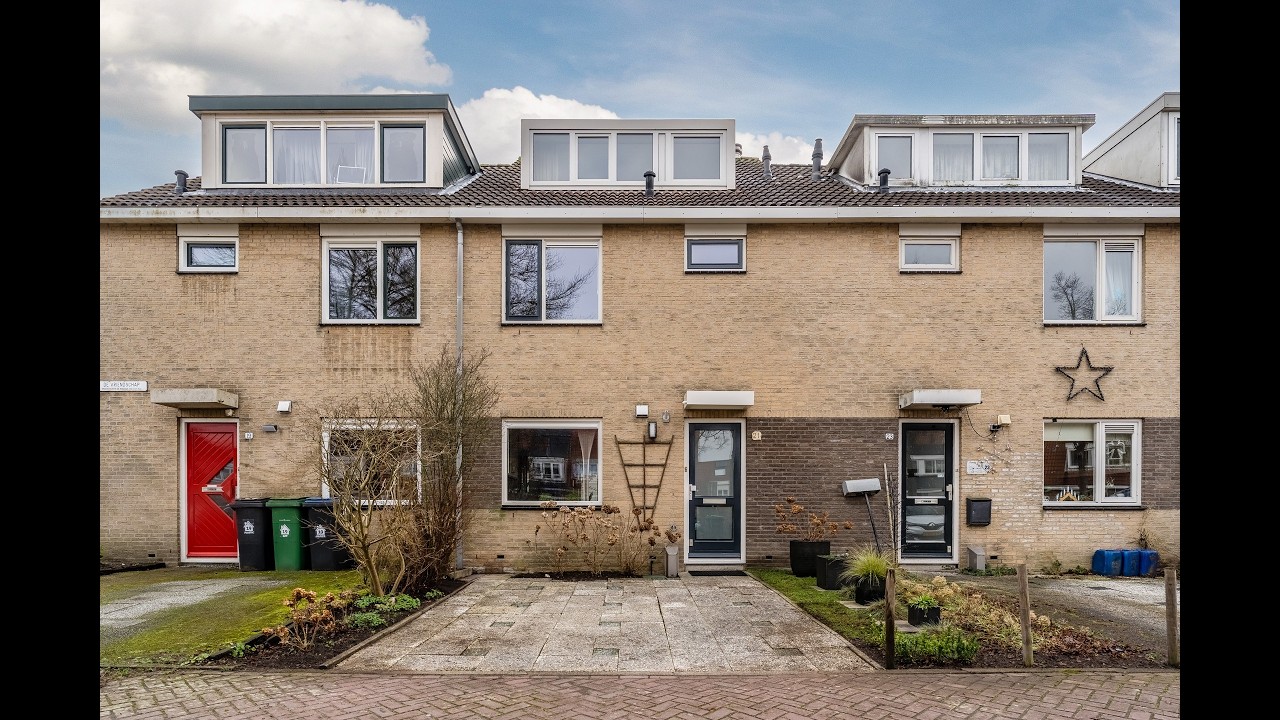 Uitgebouwde, sfeervolle tussenwoning met vier slaapkamers! | De Vriendschap 21, Amstelveen