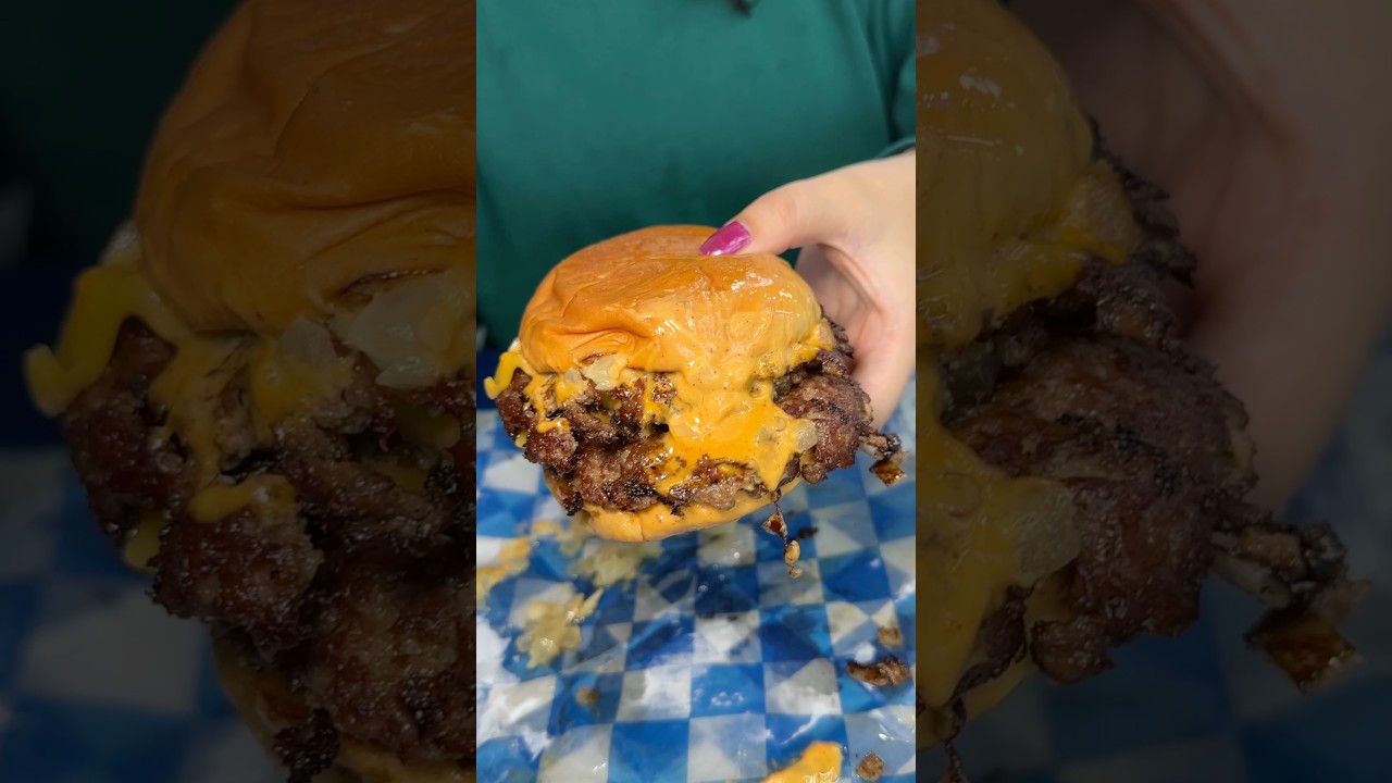 CLASSIC SMASH & GREEN KICK SMASH from Flippin Buns in Hicksville, NY on Long Island! 🍔 #DEVOURPOWER