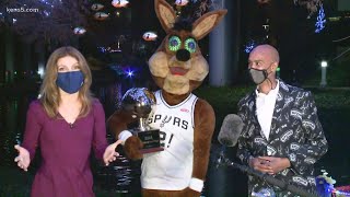 Spurs Coyote wins 2020 NBA Mascot of the Year award 🙌