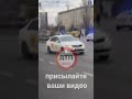 Ещё видео #дтп #авария с модным пикапом и гражданским кроссовером в Киеве на Петровке