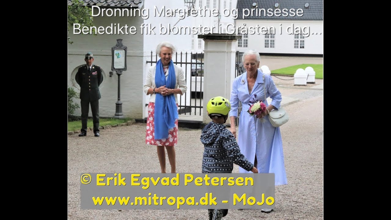 Dronning Margrethe og Prinsesse Benedikte fik blomster Gråsten YouTube