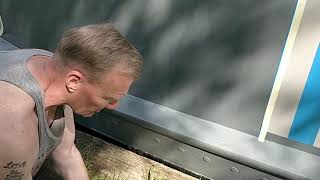 Painting a narrowboat for amateurs.