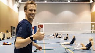 DANSEN als VOLLEYBAL WARMING-UP!?💃🏼🏐 De unieke aanpak van Rett Larson | TeamNL