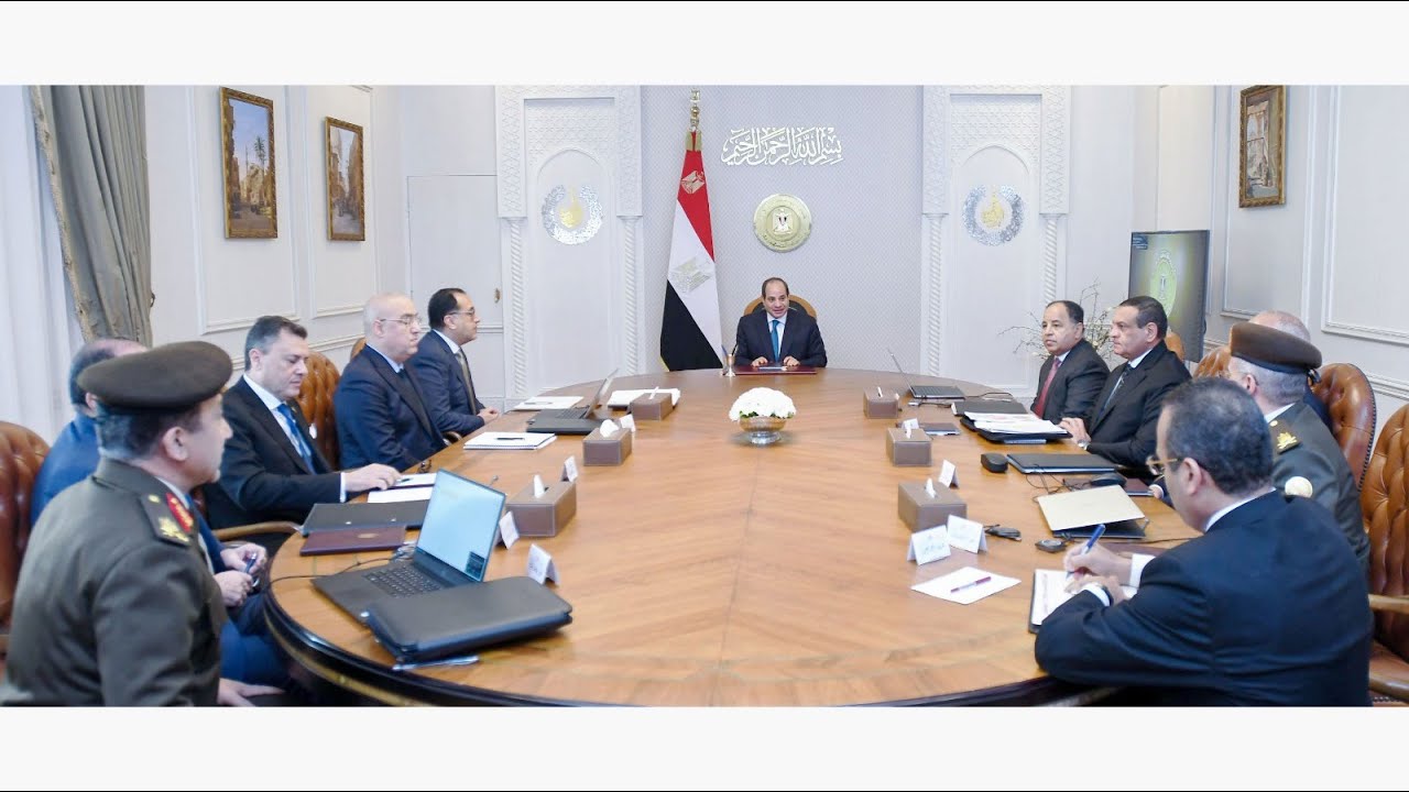 #موقع_الرئاسة | الرئيس عبد الفتاح السيسي يجتمع برئيس مجلس الوزراء وعدد من الوزراء والمسئولين
