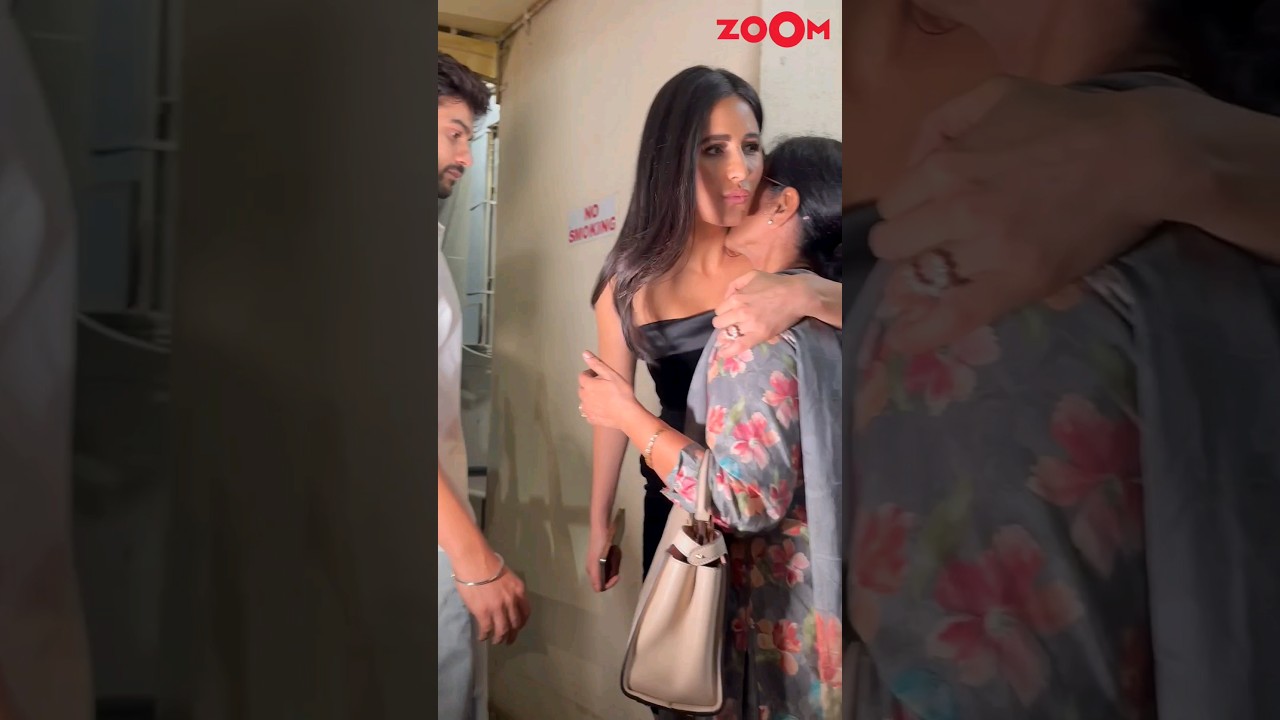 Katrina Kaif KISSES hubby Vicky Kaushal's mom goodbye after posing with family😍 #shorts #katrinakaif
