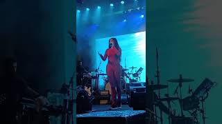 Ludmilla cantando Maldivas em santos