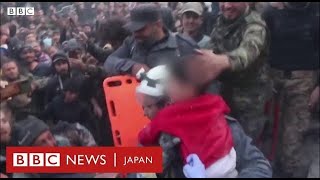 シリアで一家6人をがれきから救出、「神は偉大なり」と群衆歓喜　トルコ・シリア地震