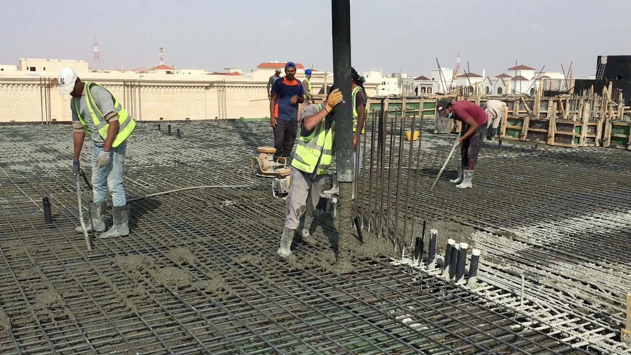 Casting Concrete For The Slab صب خرسانة لسقف المبنى