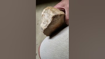 First flake flintknapping that Owl 🦉 creek stuff.