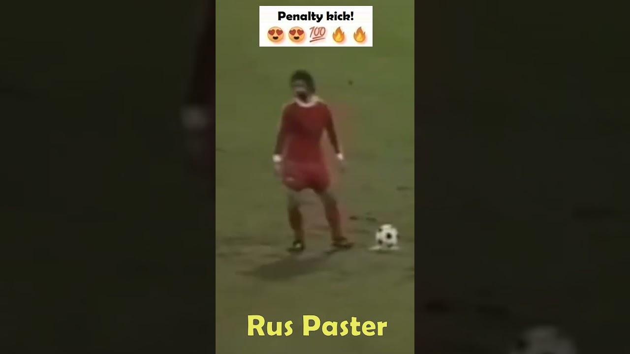 ECC 1974-75. Bayern München - FC Magdeburg. Gerd Müller realizes penalty kick.