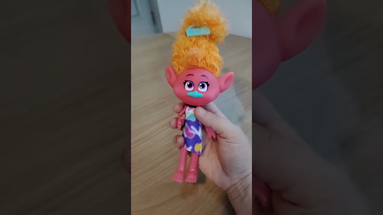 DreamWorks Trolls World Tour Stylin' DJ Suki Fashion Doll 