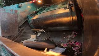 Bulky Truck: Crushing Power: Unmatched!