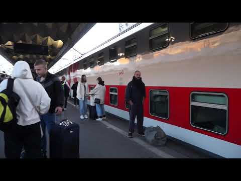 Фирменный двухэтажный поезд,