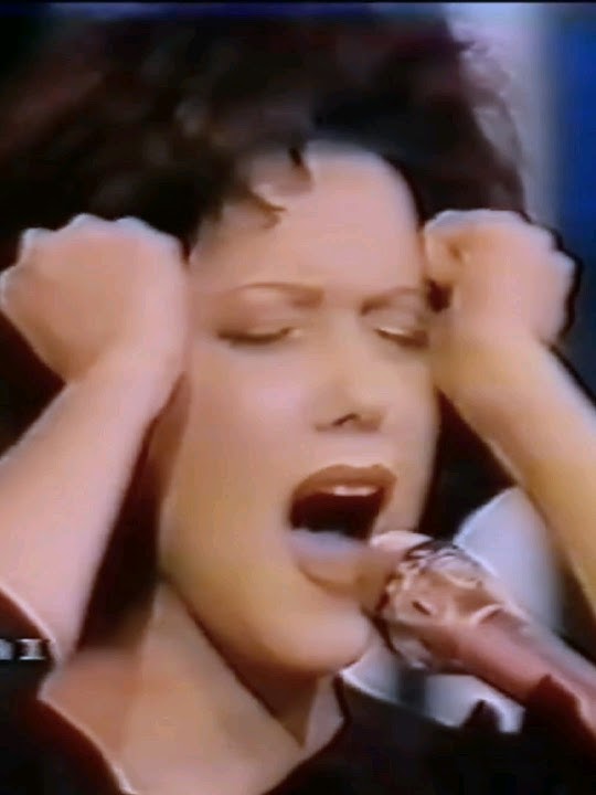 80s Antonella Ruggiero CANTA LIVE ACUTO SENZA PRENDERE FIATO !!!