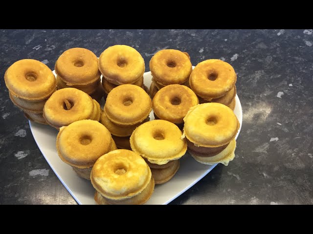 Making Mini Doughnuts – bakearama