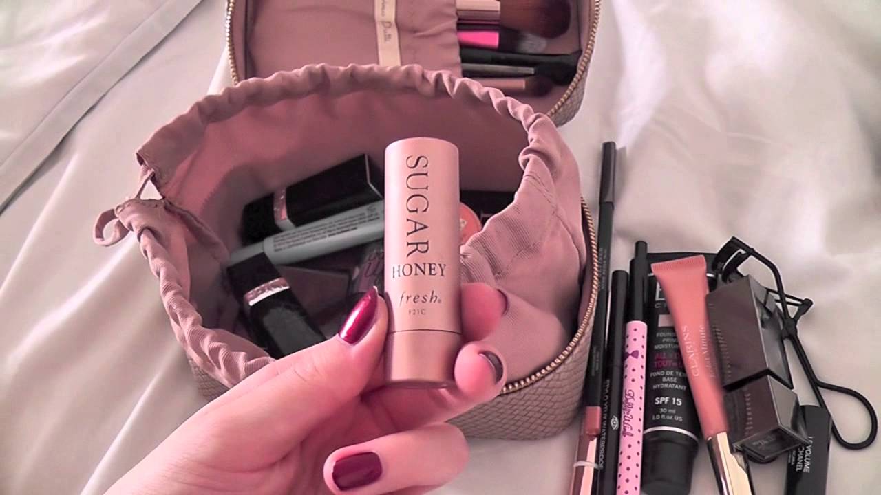 What's in My Travel Makeup Bag? Paris Edit #2