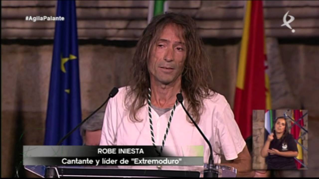 Roberto Iniesta recibe la Medalla de Extremadura 