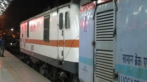 Aggressive Poorva express Rampaged through Ahraura road