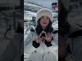 ینی دیگ اخرش تموم شدم ع خنده هااا مثلا قرار بود طبیعی برف بریزن ن اینکه گلو له بارون کنن دلتون ش