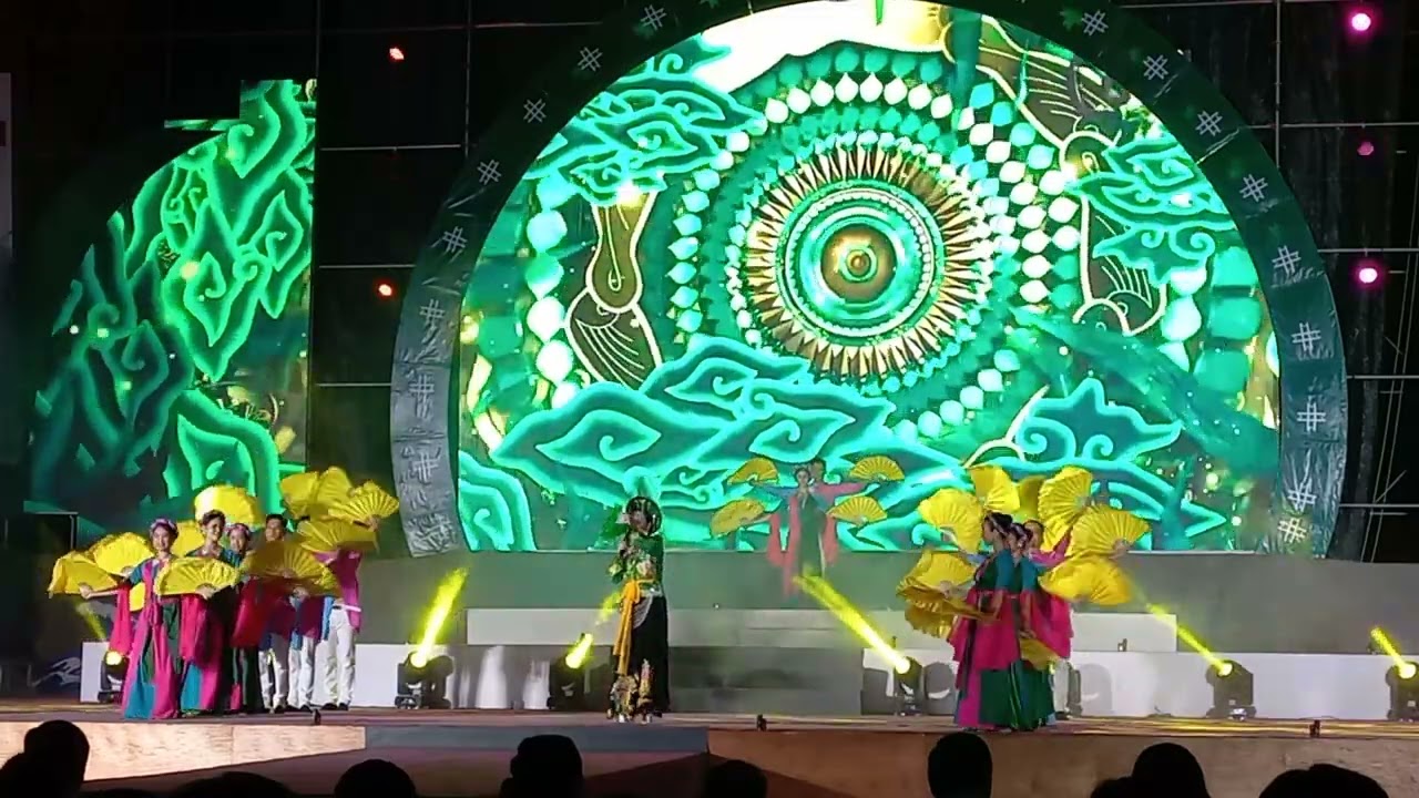 cô đôi thượng ngàn. tiết mục biểu diễn đêm hội cá tôm sông đà .tỉnh Hòa Bình tổ chức năm 2023