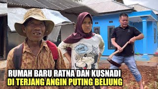 Download Lagu KAGET BANGET !! ANGIN KENCANG TERJANG RUMAH RATNA \u0026 KUSNADI SAAT NYANGKUL DI HALAMAN RUMAHNYA MP3