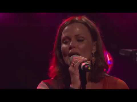 Putar Ne Me Quitte Pas - Belinda Carlisle