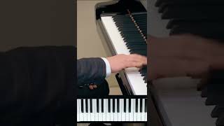 Playing arpeggios should feel like… skiing? ⛷️
If your arpeggios feel like a mountain climb rather than a smooth descent, you might be missing this thumb-under secret.
In this clip, Graham Fitch uses Mendelssohn’s Rondo Capriccioso to demonstrate how a flexible wrist and a stable elbow can make even the most complex passages feel completely free and easy.
#Arpeggios #PianoLesson #PianoTips Playing arpeggios should feel like… skiing? ⛷️