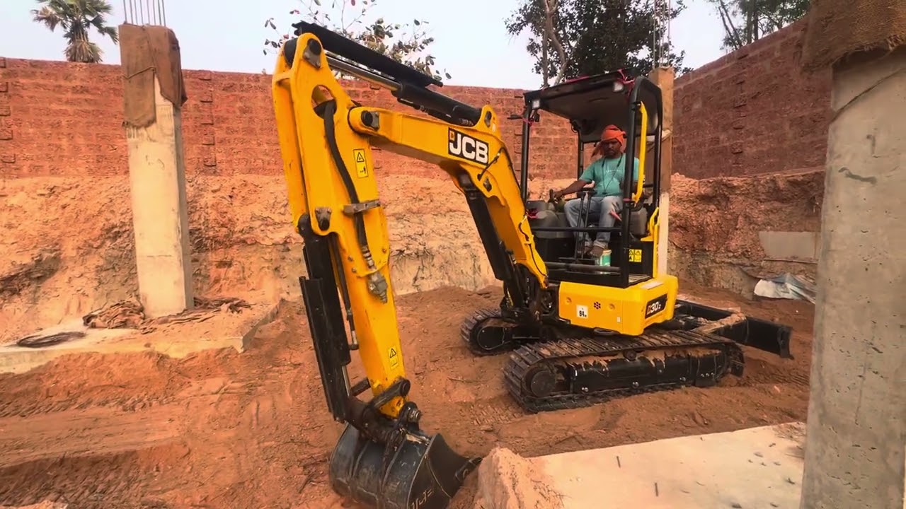 JCB 30z working with js81
