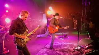 Tracy Lawrence - Find Out Who Your Friends Are (Live At Billy Bob's Texas)