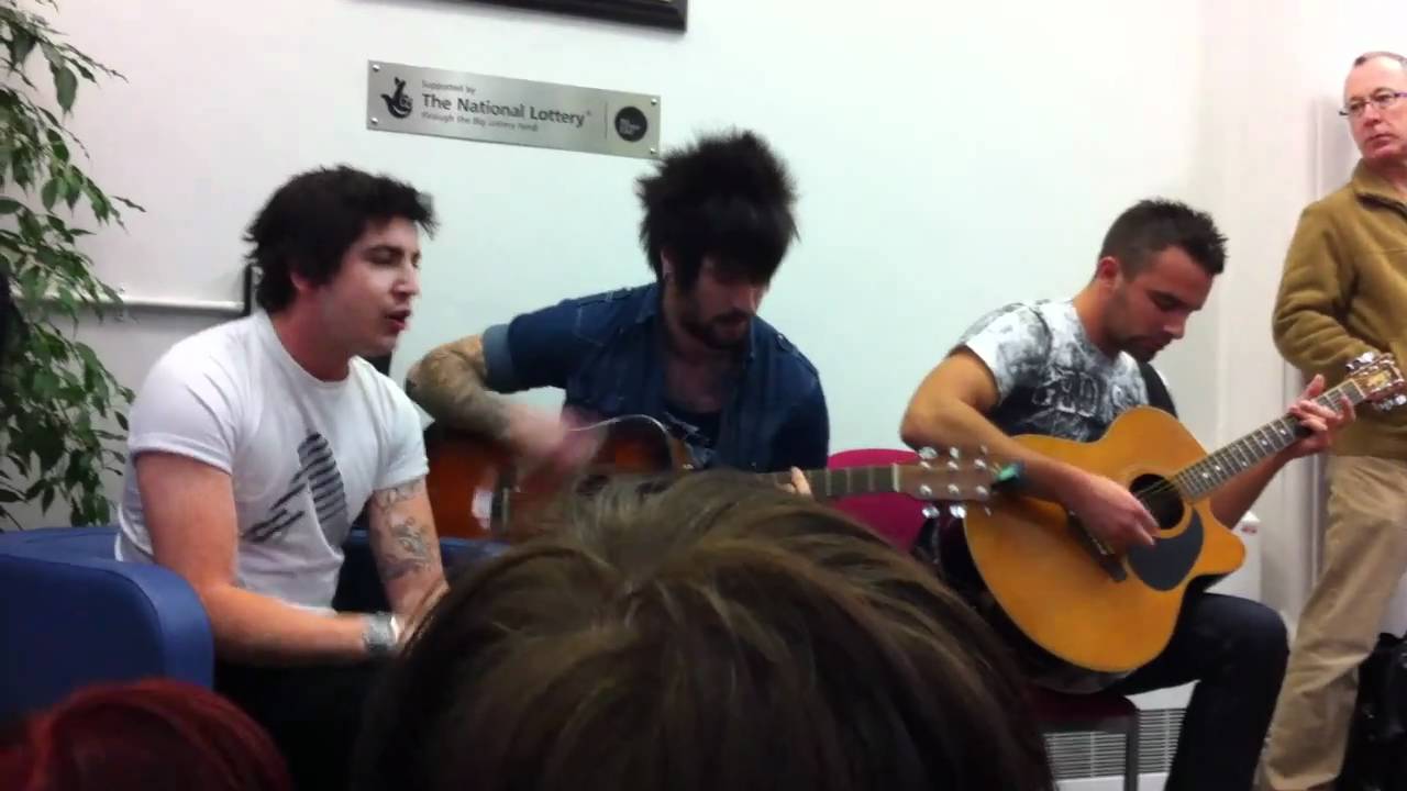 Everything Burns - Me Vs You (Live Acoustic) @ Dueling Kazoos Truro Library Gig, Cornwall
