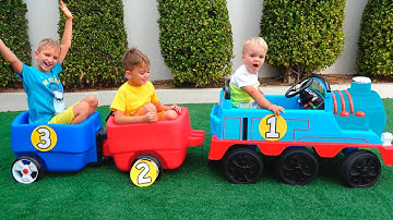 Vlad y Niki juegan con trenes de juguete y otras historias con Baby Chris