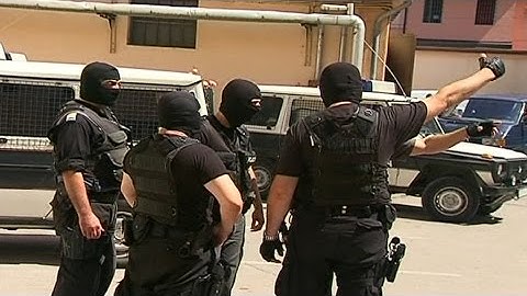 U Tuzli napadači oteli policijsko vozilo