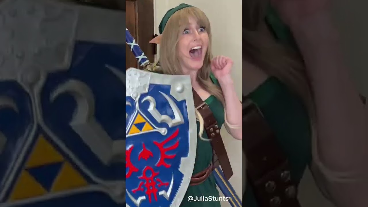 🏺Breaking pots🏺and stealing villagers’ rupees is my hobby #gaming #nintendo #legendofzelda #link