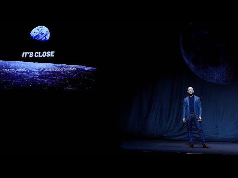 Jeff Bezos Stellt Mit Seinem Unternehmen Blue Origin Neues Raumschiff Vor Youtube