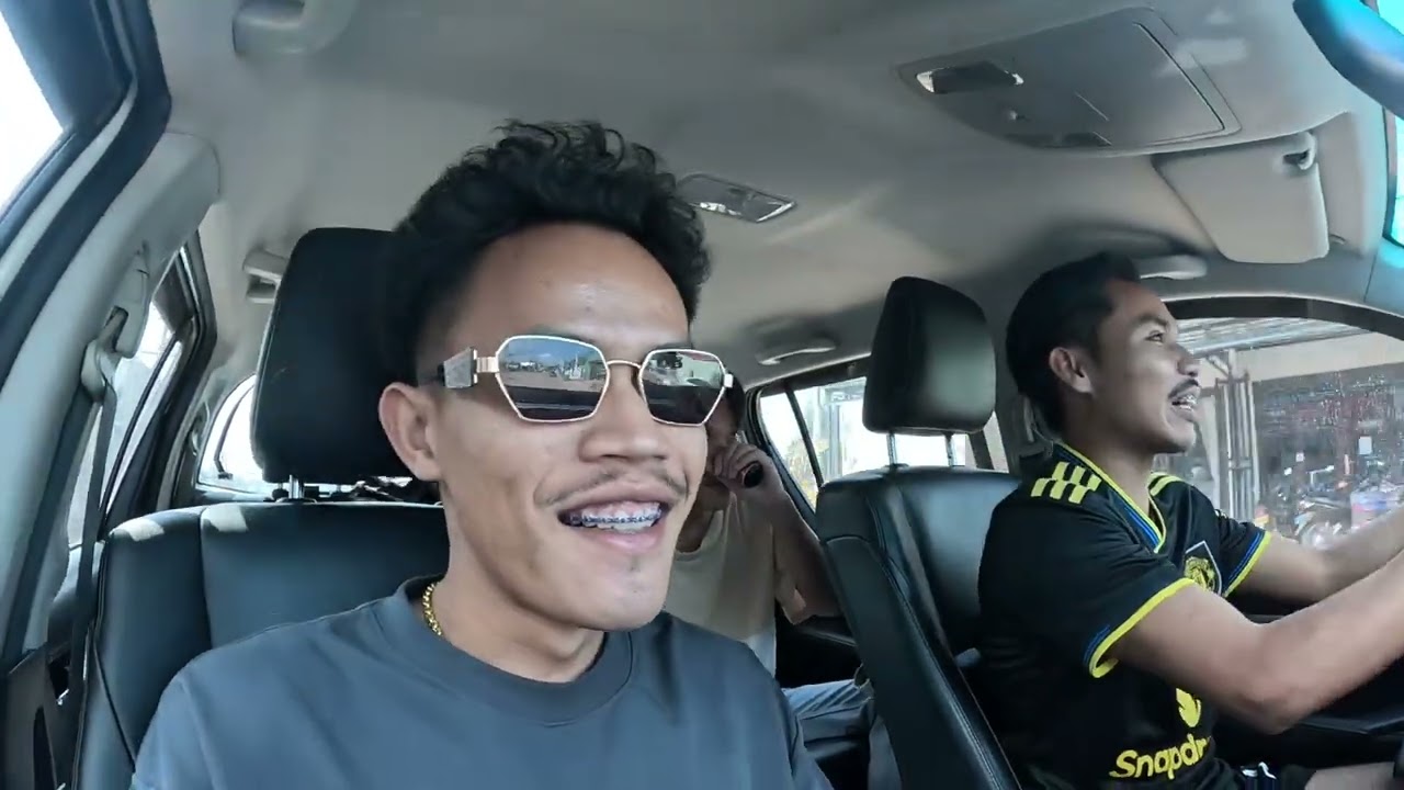 ตั้งเเต่มาบ่าวหน่อยมาอยู่เวียงจันทน์เดียวนี้จีบสาวเป็นเเล้ว ບ່າວໜ່ອຍຈີບສາວ