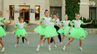 «Дитячими долонями закриєм Україну»: танець від колективу «Фламінго», Жмеринка