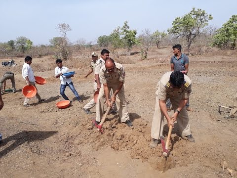 जामनेर पोलिसांनी पाण्यासाठी केले श्रमदान..