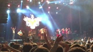 Video thumbnail of "La pegatina - olivia - fiestas del pilar zaragoza live"