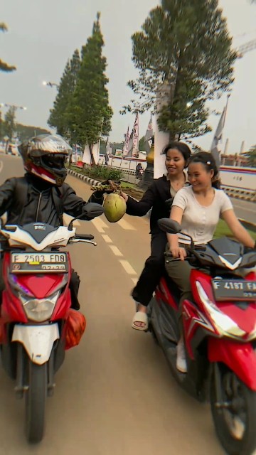 Sedih semua pada bahagia