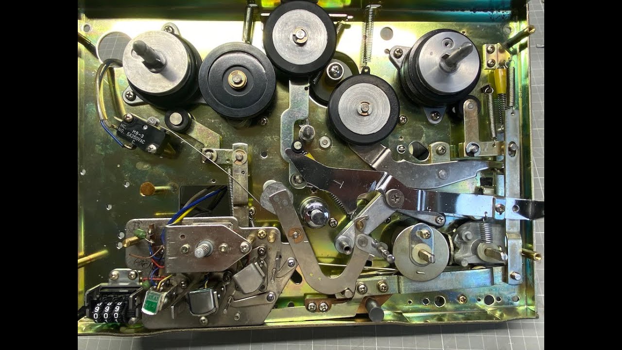 AKAI 4000D FULL STRIP DOWN AND SERVICE Part 1 - YouTube